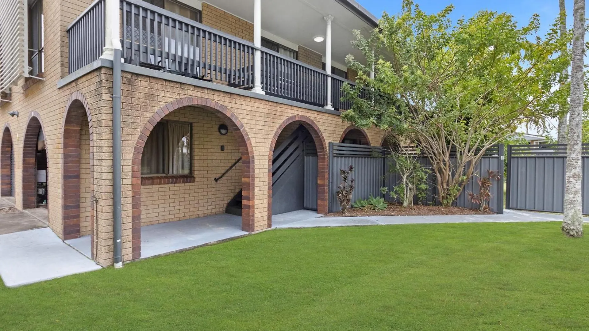 Ferienhaus Upstairs Villa Minutes To The Beach Hervey Bay Australien