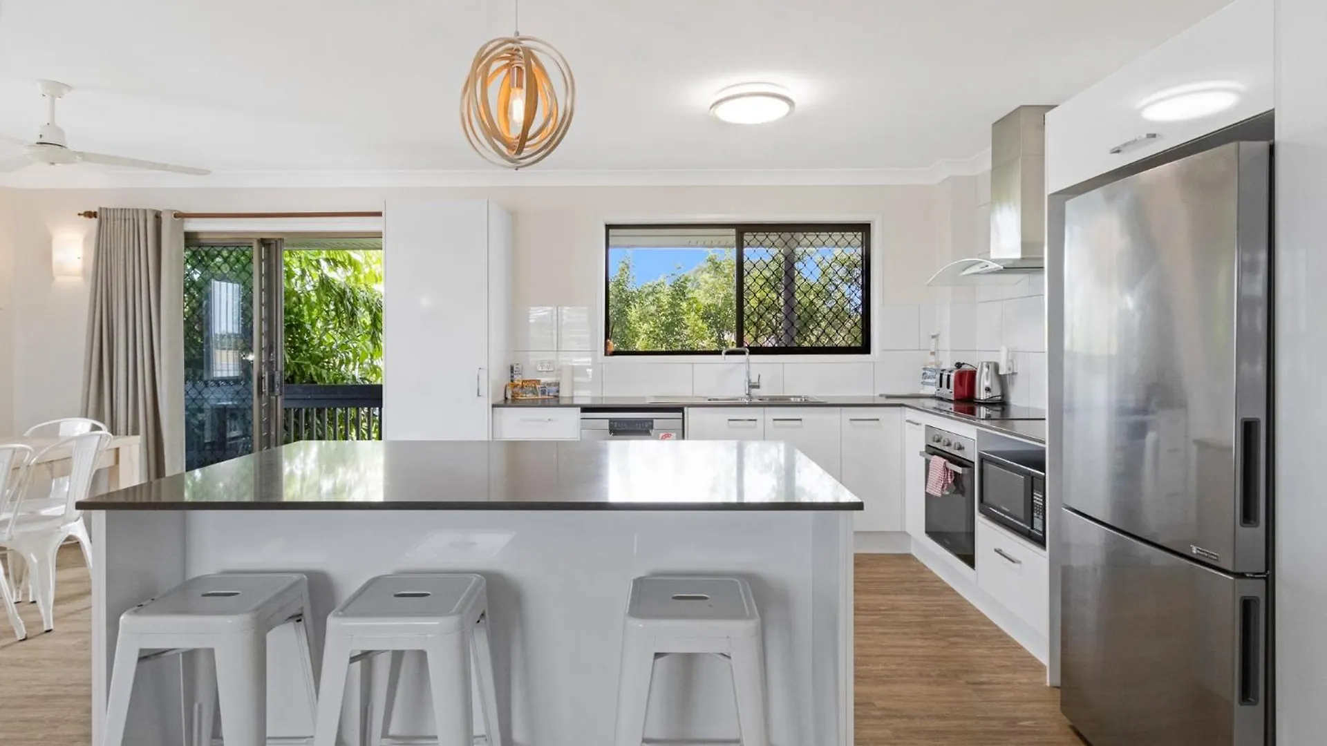 Ferienhaus Upstairs Villa Minutes To The Beach Hervey Bay